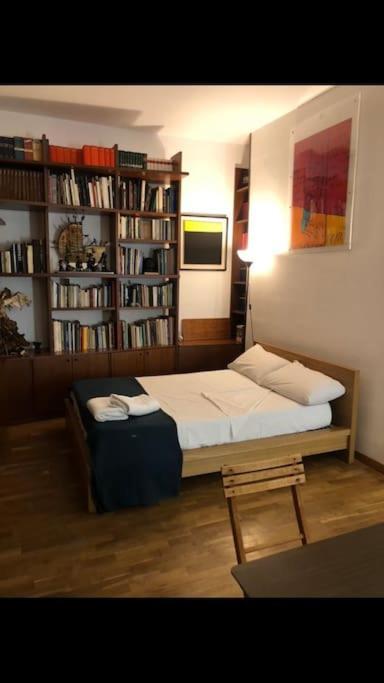 Book Art Loft Stiloso Collina Vomero Apartment